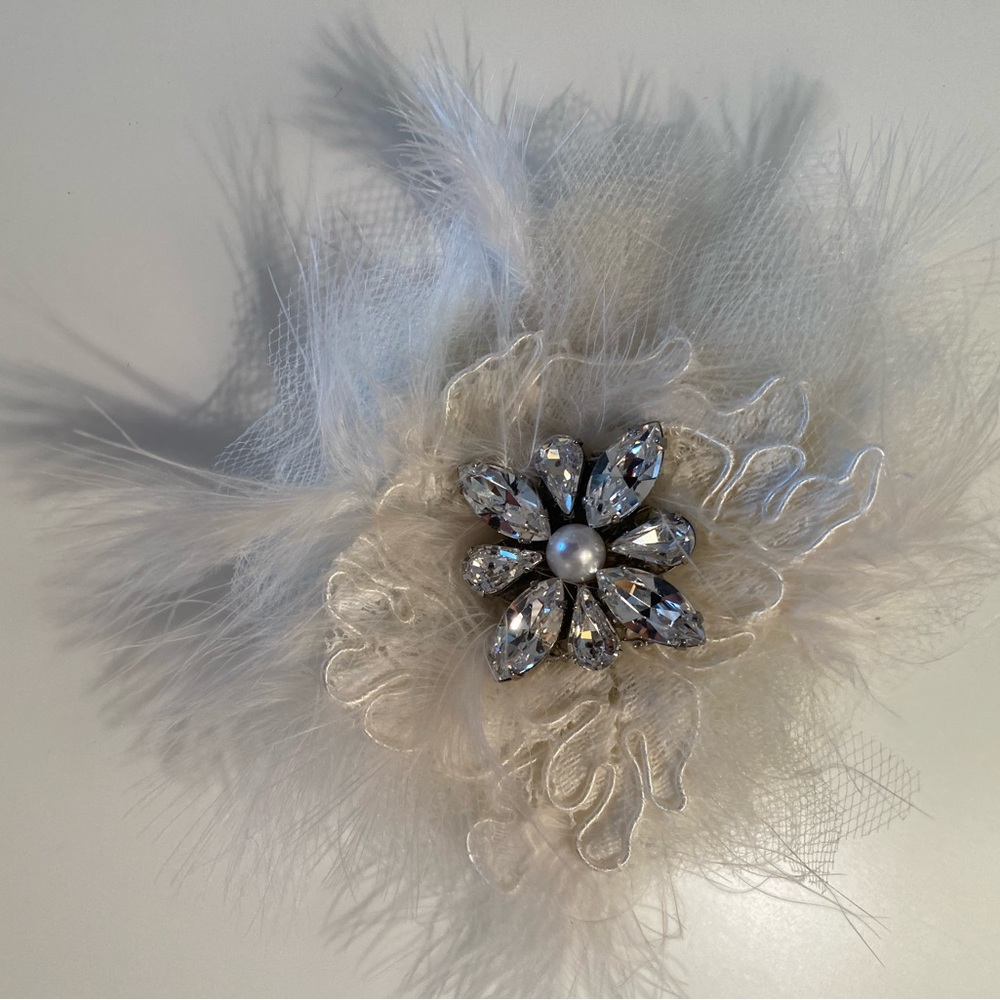 Bridal/ Wedding fascinator for your hair! In cream, ivory , off-white color!